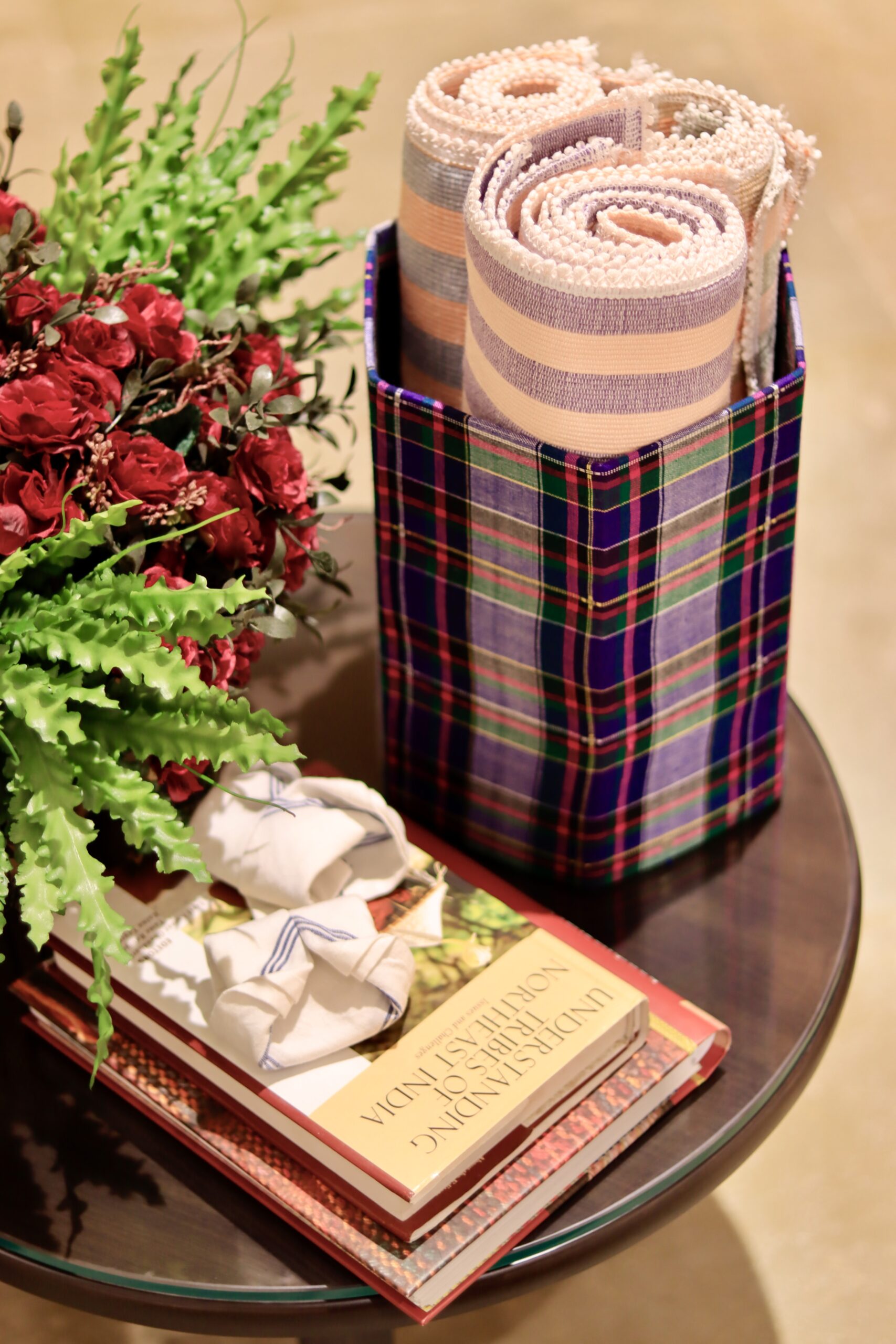 Paper Holder - Lungi
